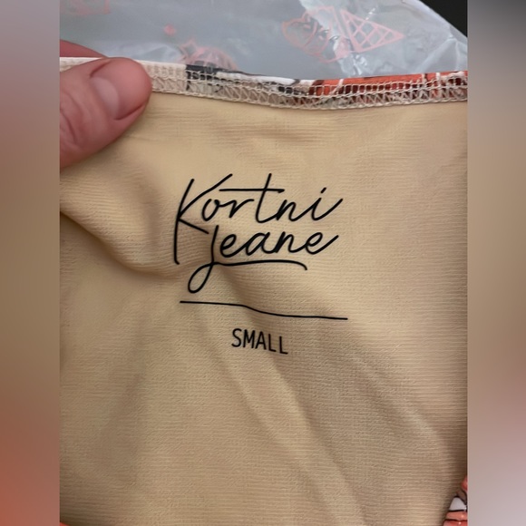 🦄  ALERT! RARE Kortni Jeane Vintage Hawaiian RA Top and HW Bottoms - Picture 9 of 10